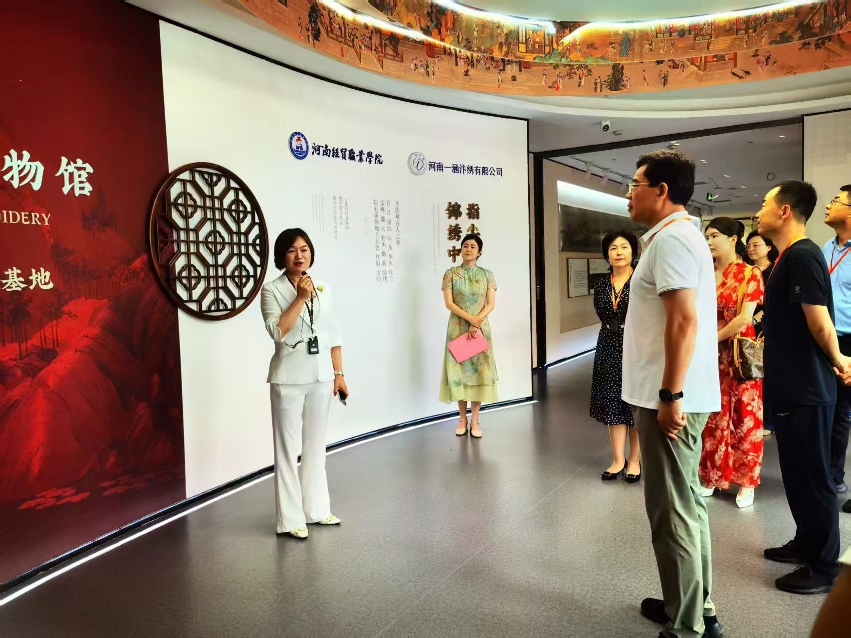            市政协开展“绣线连文脉 书香聚政协”中华优秀传统文化诵读分享会暨主题党日活动        