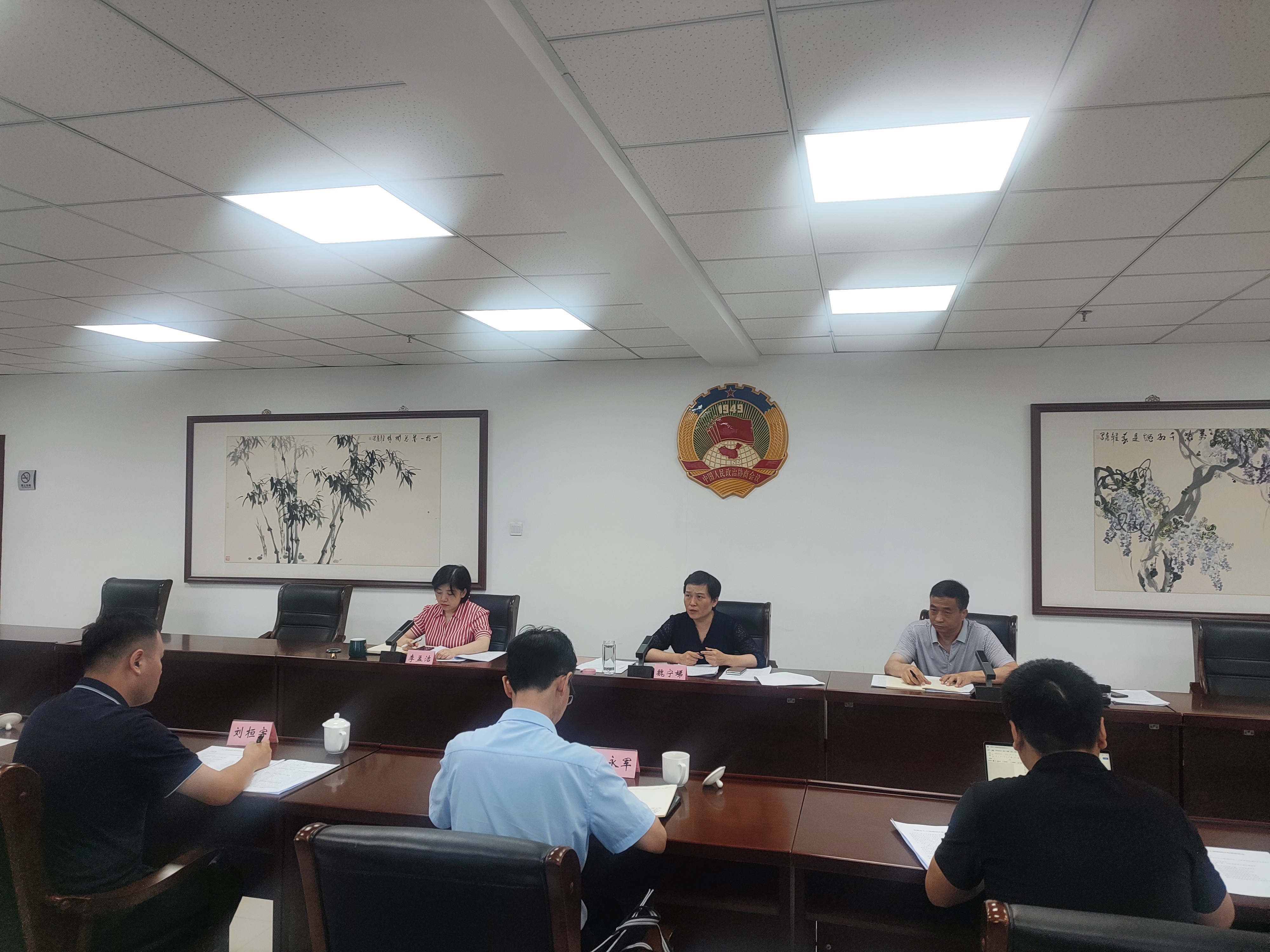            市政协副主席魏宁娣主持召开加快建设人工智能园区专题研讨会        